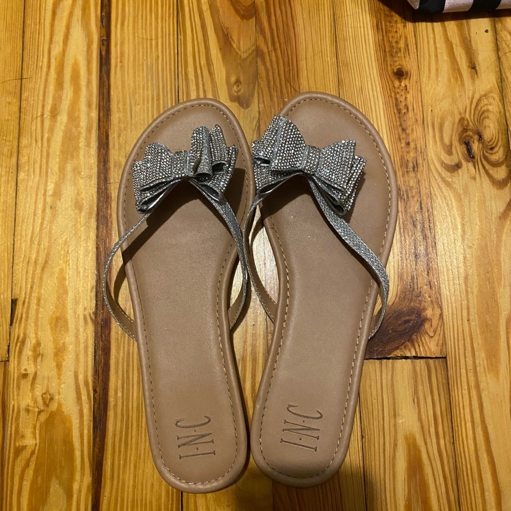 INC bow flip flops